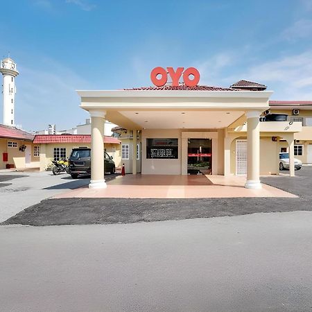 Oyo 44094 Bangi Lanai Hotel Екстериор снимка