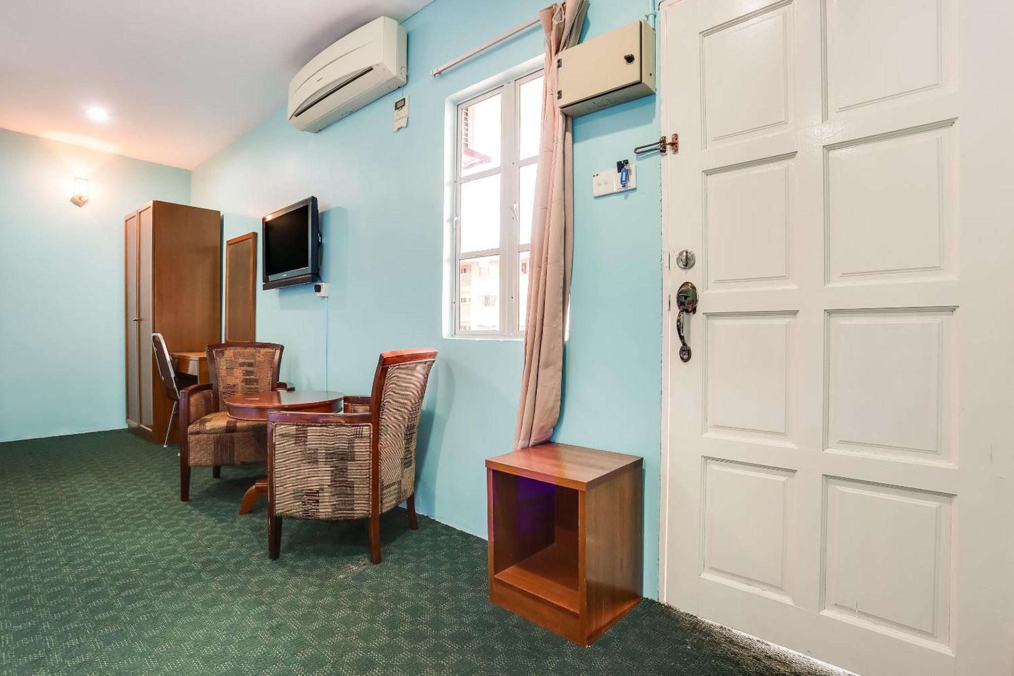 Oyo 44094 Bangi Lanai Hotel Екстериор снимка