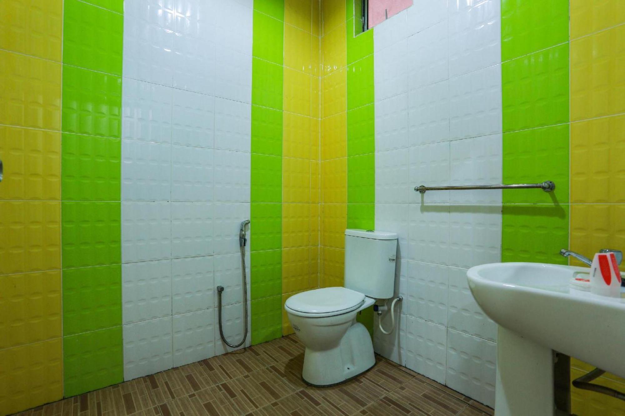 Oyo 44094 Bangi Lanai Hotel Екстериор снимка