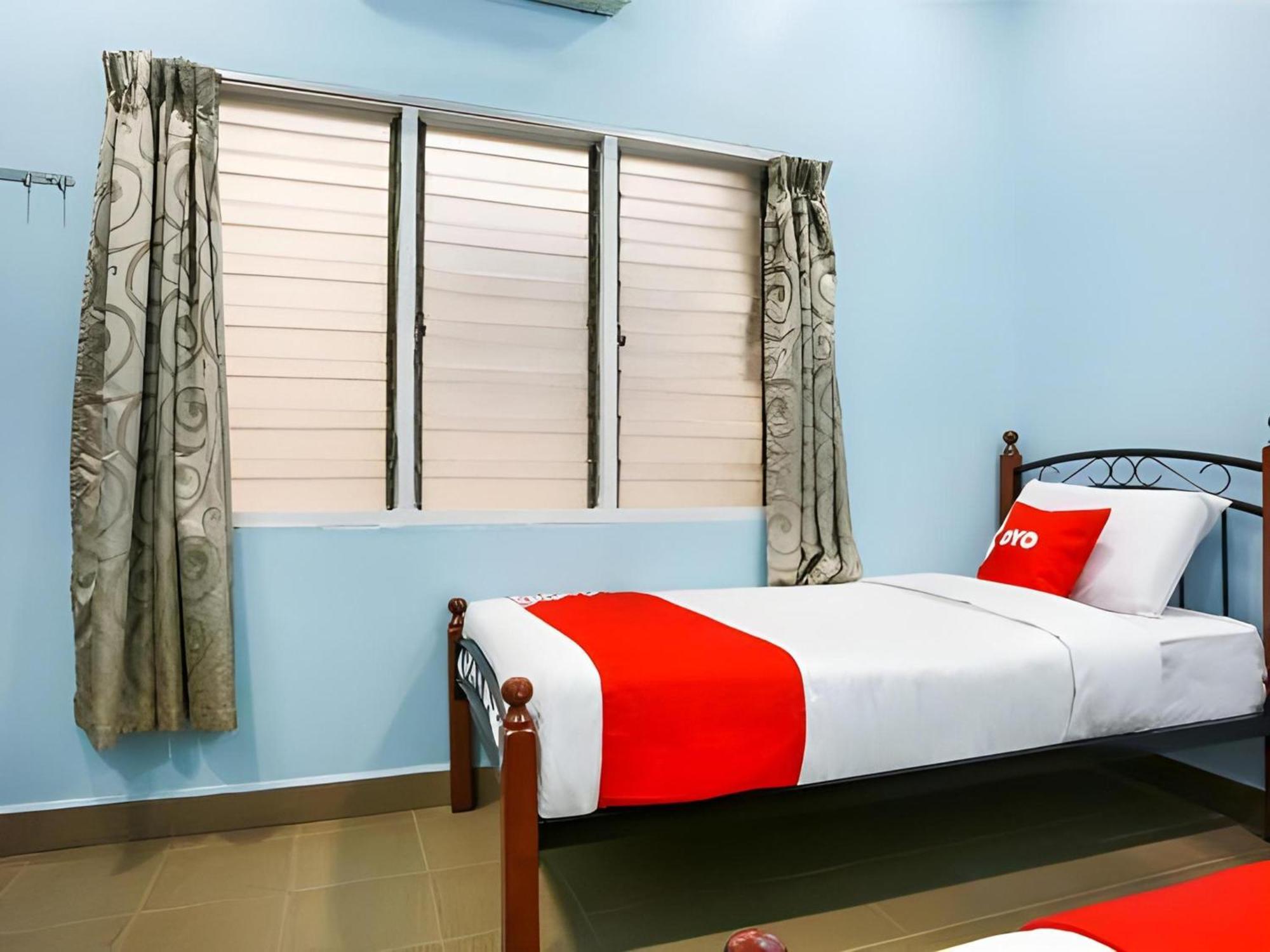 Oyo 44094 Bangi Lanai Hotel Екстериор снимка