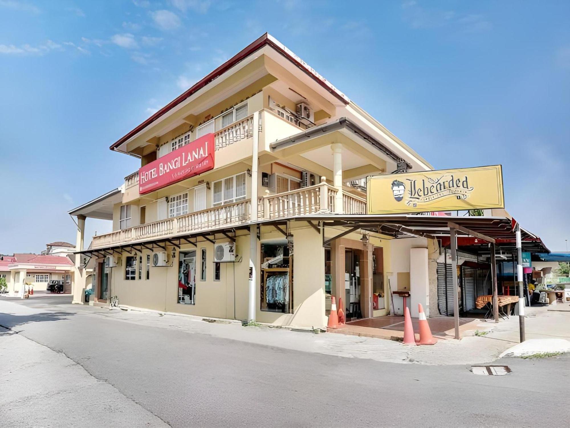 Oyo 44094 Bangi Lanai Hotel Екстериор снимка