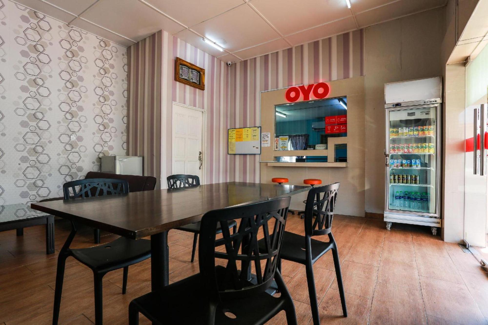 Oyo 44094 Bangi Lanai Hotel Екстериор снимка